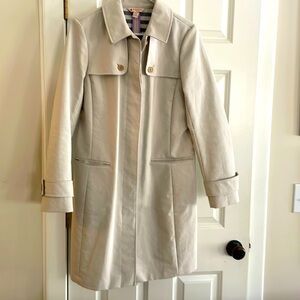 Classic Trench Coat!